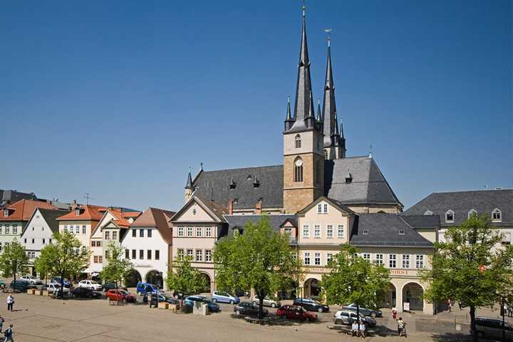 Saafeld Markt mit Blick auf Joahnneskirche und Liden - Michael Miltzow